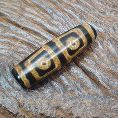 Old Tibetan Himalayan 8 eyes in eye Dzi Bead Amulet circle and Square Eyes