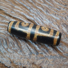 Old Tibetan Himalayan 8 eyes in eye Dzi Bead Amulet circle and Square Eyes