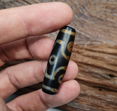 Old Tibetan Himalayan 8 eyes in eye Dzi Bead Amulet circle and Square Eyes