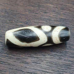 Tibetan 8 Eyes Agate stone HQ Very rare Dzi Bead Amulet