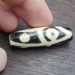 Tibetan 8 Eyes Agate stone HQ Very rare Dzi Bead Amulet