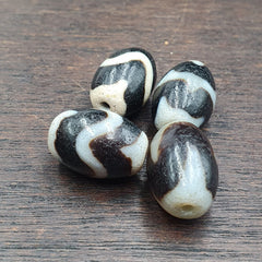 Lot 4 Beads Indo Tibetan Tiger Teeth Zigzag Pattern Agate Dzi Amulet Beads