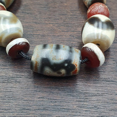 LOT 11 Beads Old Dzi Tibetan Himalayan Protective Agate Beads Amulets