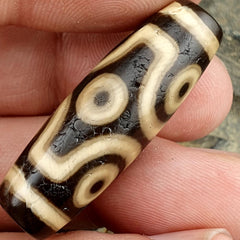 7 eyes old himalayan indo tibetan agate dzi bead unique pattern
