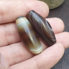 2 himalayan indo tibetan unique pattern agate beads suleimany eye agate amulet