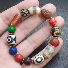 Tibetan Dzi Agate Bead Bracelet – Vintage Nepalese Spiritual Motifs