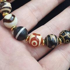 Tibetan dzi beads agate - protective symbols - spiritual beads bracelet