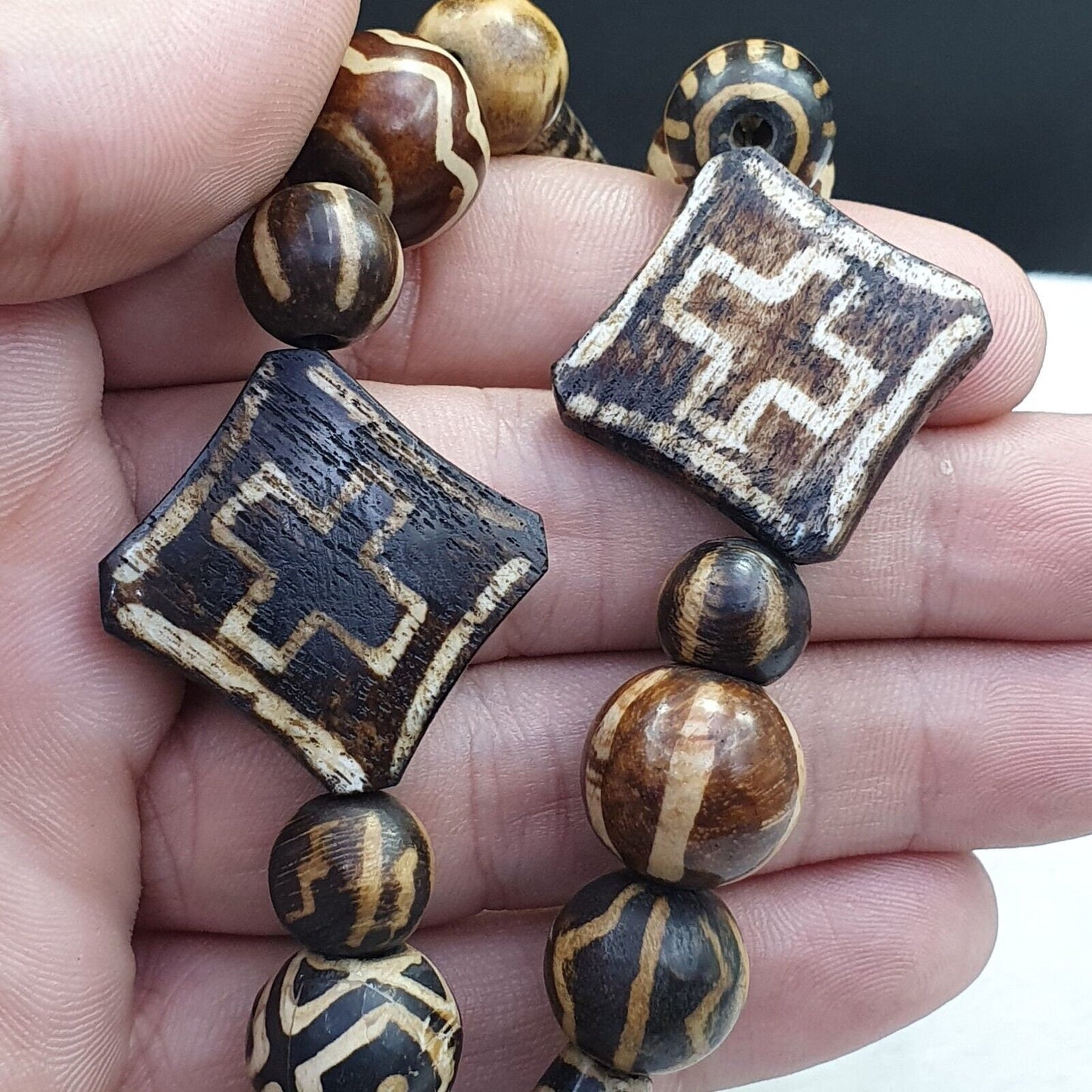 Agate animal figurine pendent with south asian old pumtek pyu beads necklace