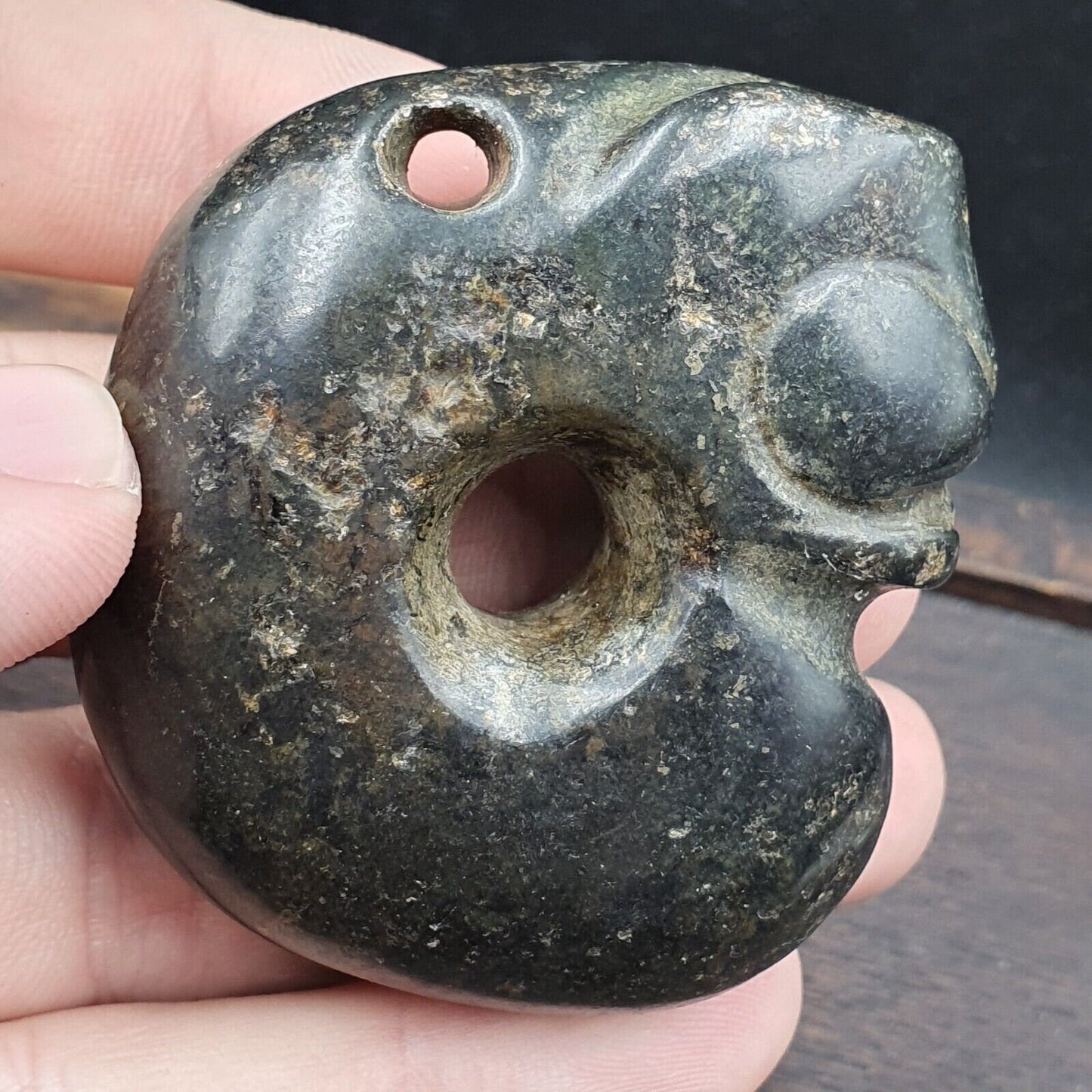 Antique black magnetic stone mysterious animal carving stone bead amulet mg-9-8