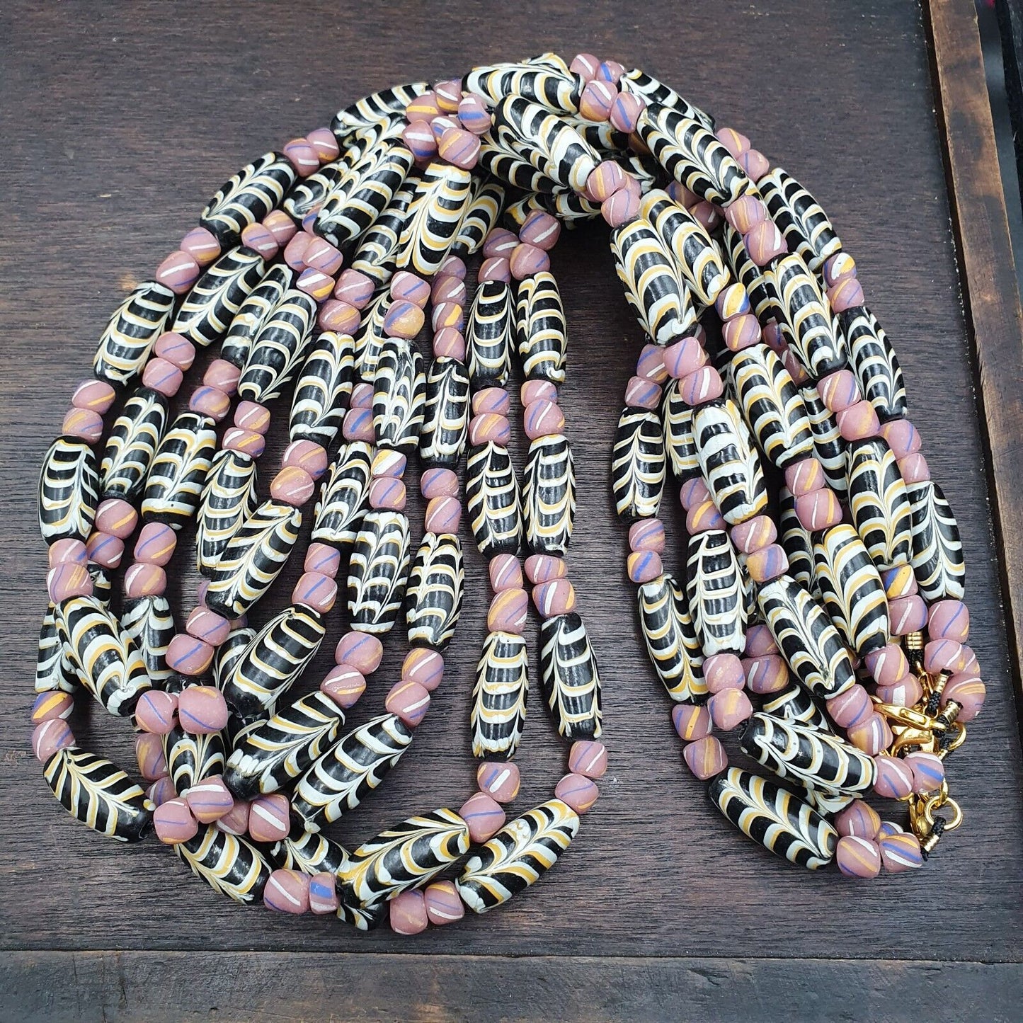Vintage feather style pattern african stripes beads necklace