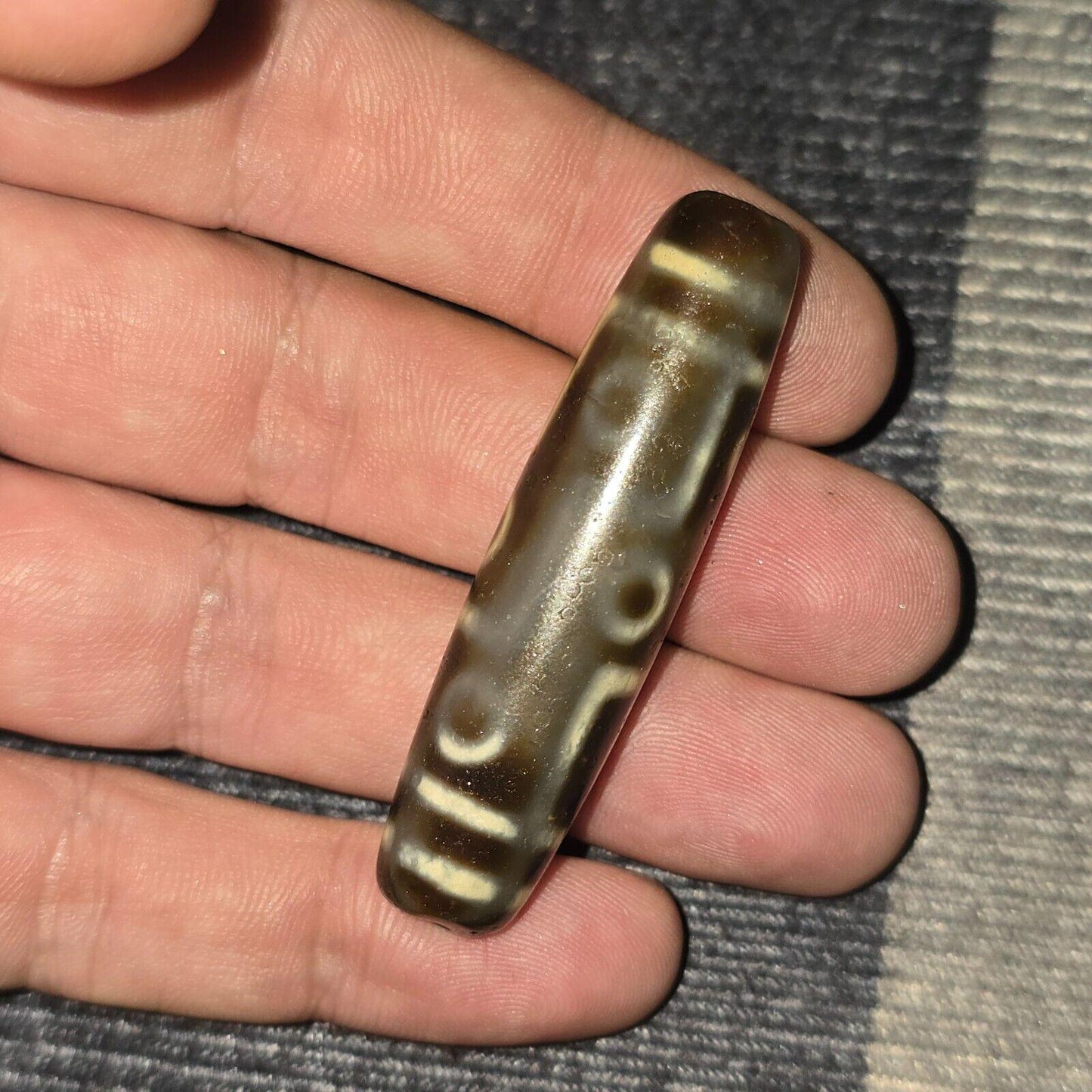 Himalayan indo tibetan 9 falling eyes agate bead unique pattern