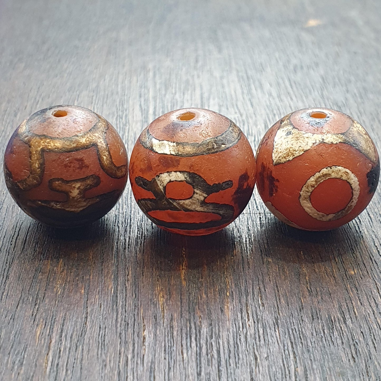 Lot 3 himalayan tibetan central asian etched agate beads decorated bead 19mm