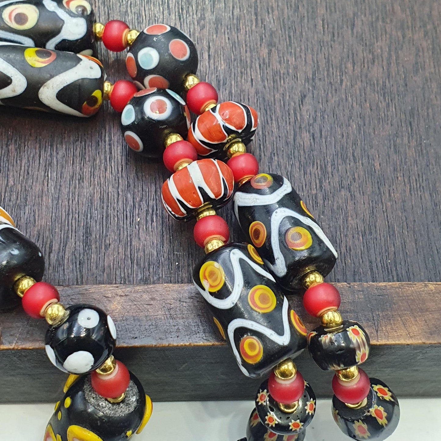 Vintage venetian african style skunk eyes and chevron beads beaded necklace #4