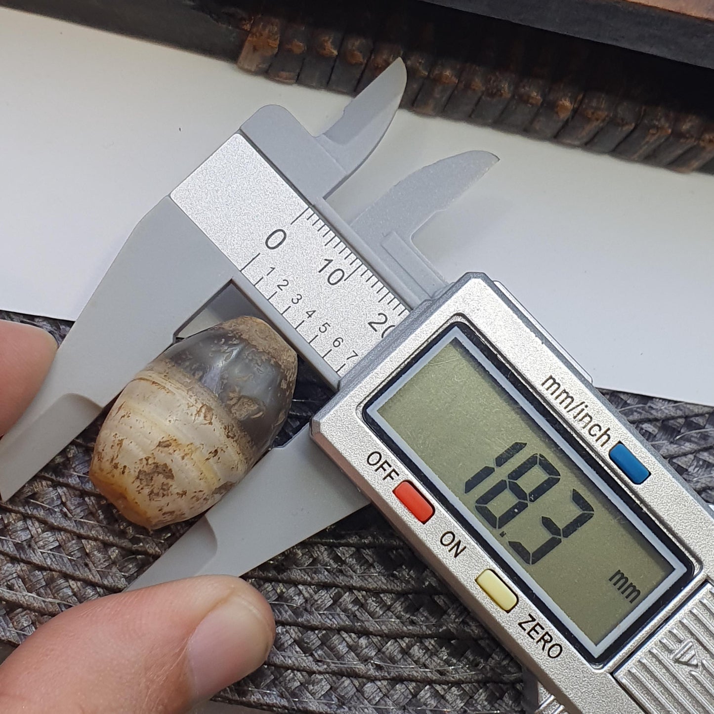Ancient antique himalayan tibetan banded ntural pattern agate bead amulet