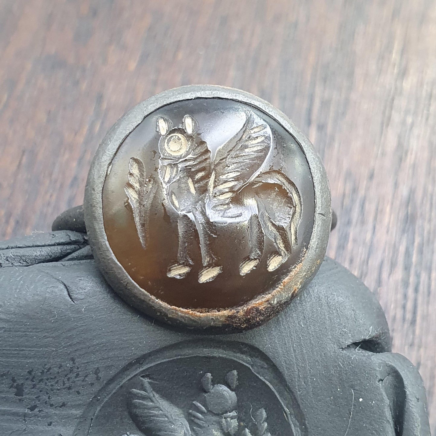 Antique Style Agate Intaglio Ring – Mythical Animal Symbol Bronze ring