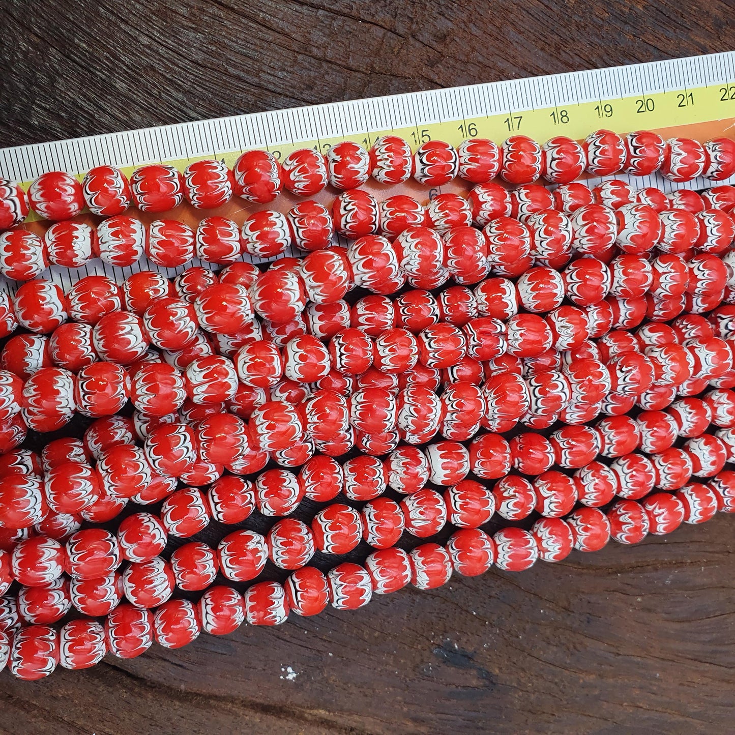 Red White Feathered African Style Round Glass Chevron Pattern Beads Strand