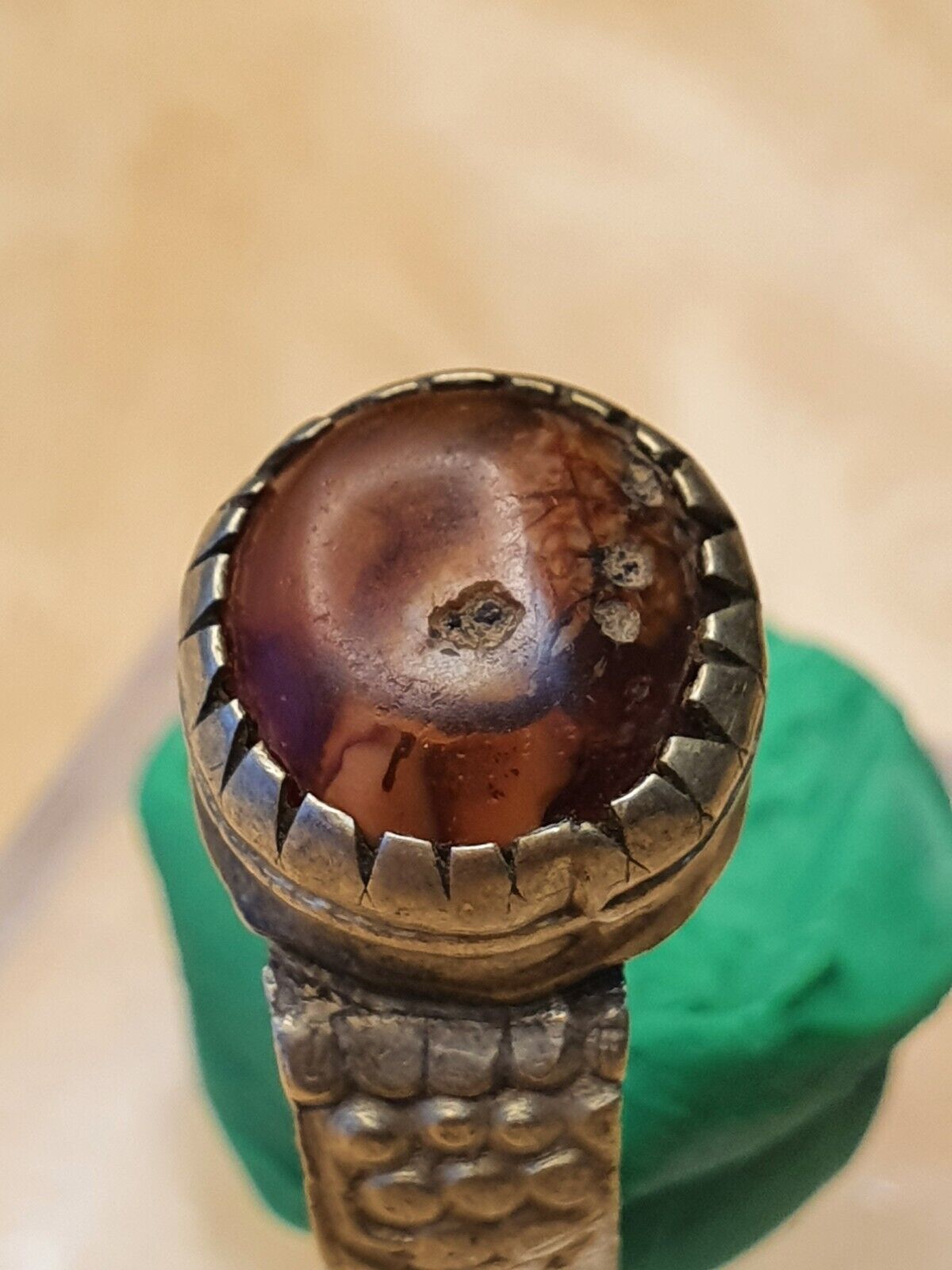 Antiker Vintage-Ring aus dem Nahen Osten mit seltenem Yameni-Achatstein