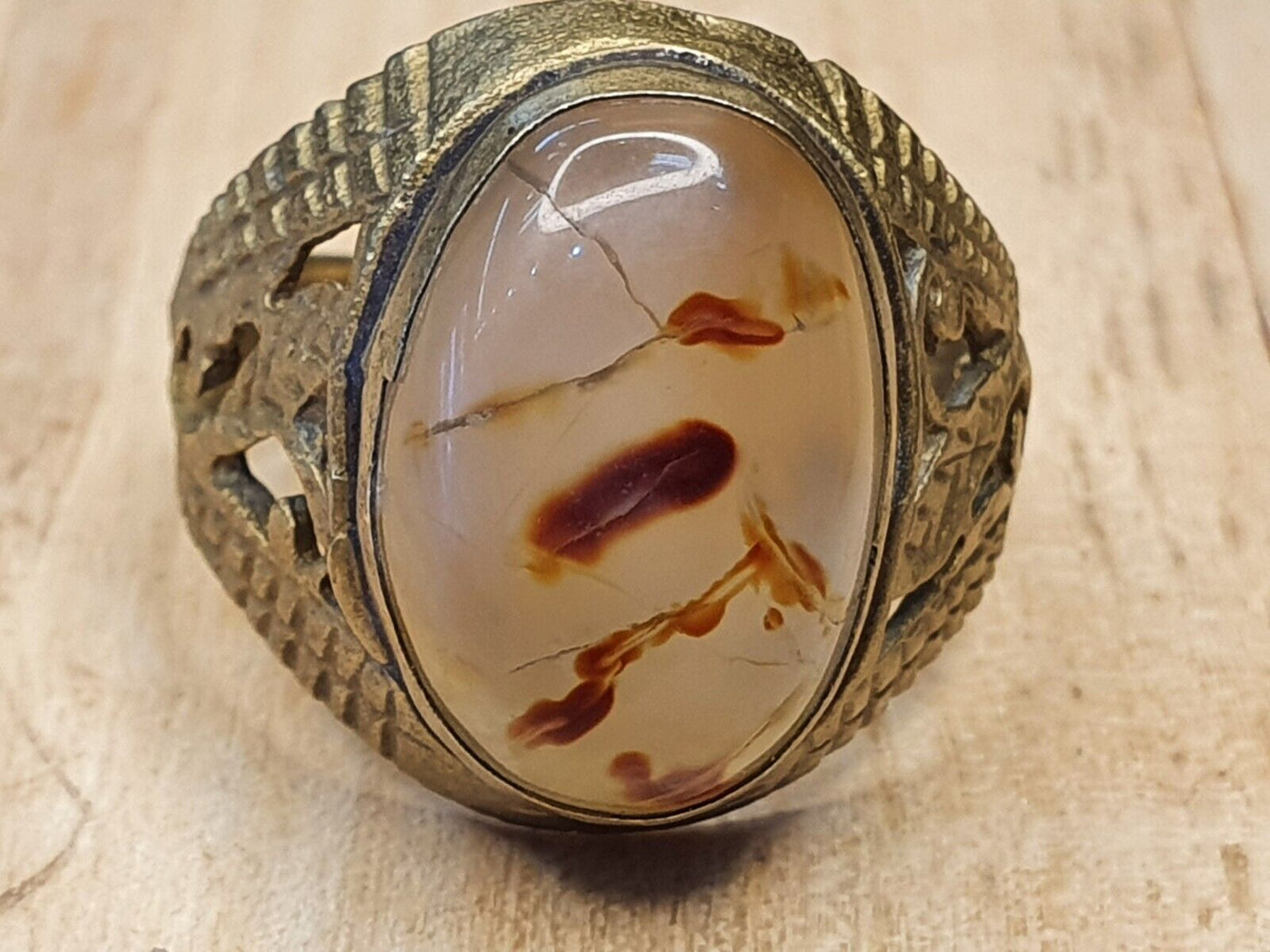 Antiker Vintage-Ring aus dem Nahen Osten mit altem jemenitischem Achatstein
