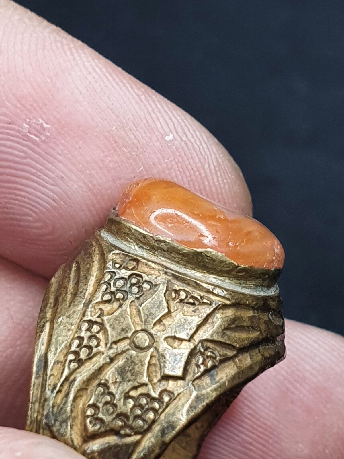 Antiker nahöstlicher altsilberner Messing-Bronze-Ring mit antikem Achat-Steinring