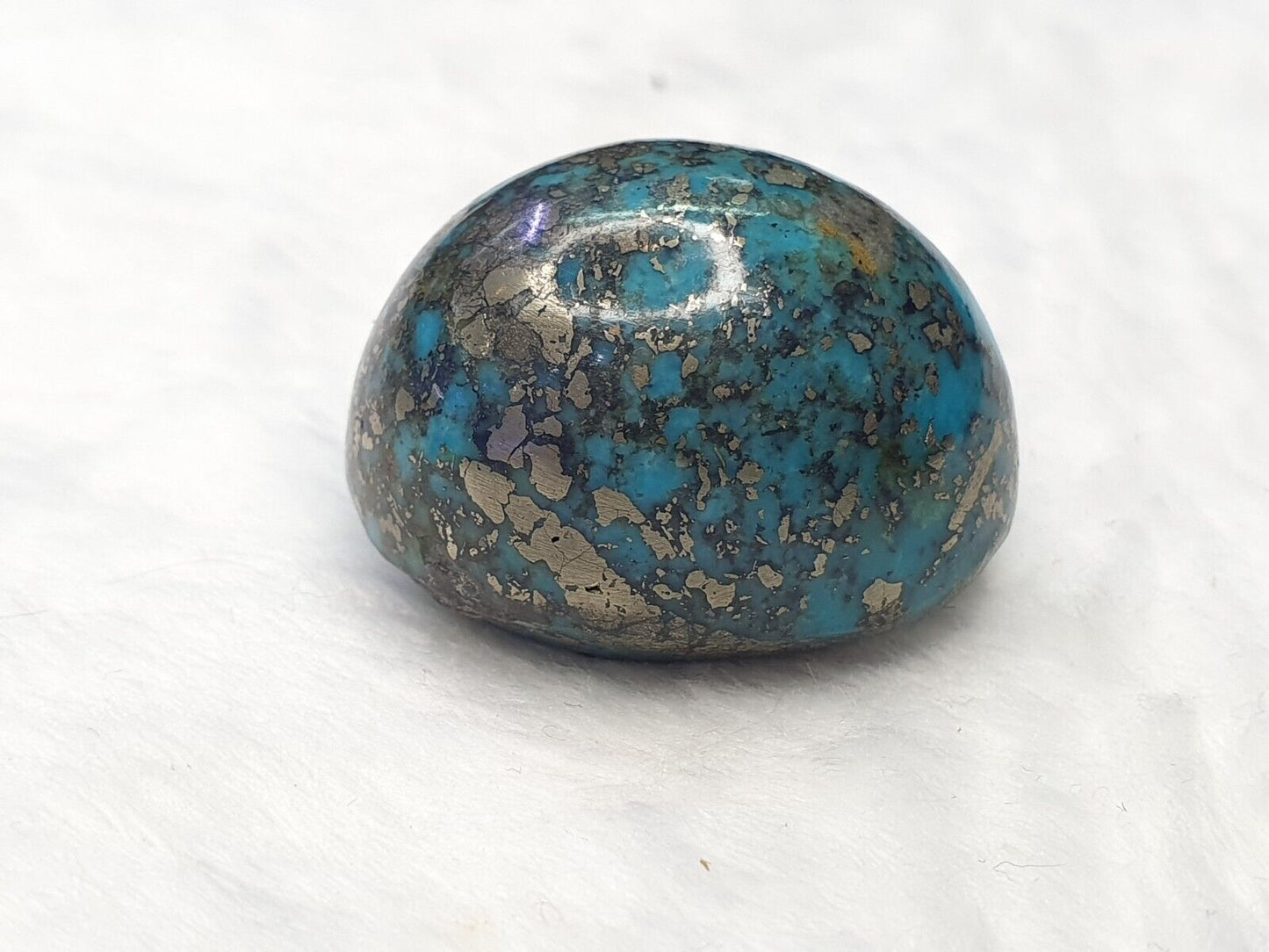 Ein ovaler echter natürlicher Türkis mit Pyrit-Matrix-Cabochon von 86 ct