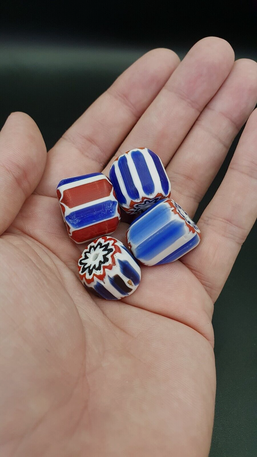 4 Stück schöne antike venezianische 6-lagige Chevron-Perle 24mm-16mm