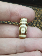 Wonderfully old Antique Himalayan Indo Tibetan Eyes Dzi Amulet Bead