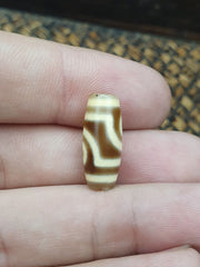 Wonderfully old Antique Himalayan Indo Tibetan Eyes Dzi Amulet Bead