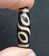 Wonderfully old Antique Himalayan Indo Tibetan Eyes Dzi Amulet Bead