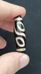 Wonderfully old Antique Himalayan Indo Tibetan Eyes Dzi Amulet Bead