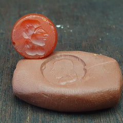 WORLD CLASS AGATE SEAL BEAD " KING, Human " PATTERN