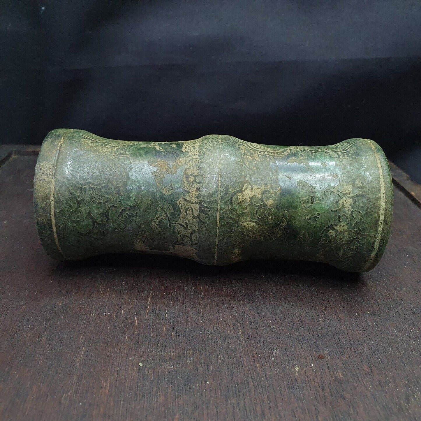 雕刻龍紋中國古代古董玉鼻煙壺,