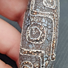 Beautiful Himalayan Indo Tibetan rare Patterns Dzi Amulet Bead