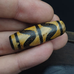 Himalayan Indo Tibetan rare Patterns Dzi Amulet Bead