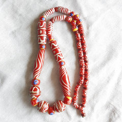 VINTAGE BEAUTIFUL Feather Fancy Aventurine Red GLASS BEADS Strand