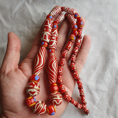 VINTAGE BEAUTIFUL Feather Fancy Aventurine Red GLASS BEADS Strand