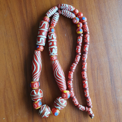 VINTAGE BEAUTIFUL Feather Fancy Aventurine Red GLASS BEADS Strand