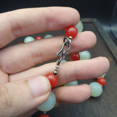 Chinesische Jade-Halskette aus tibetischen Jadeit-Perlen mit Silberverschluss