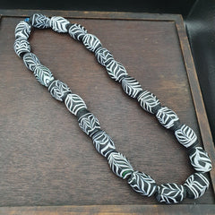 Beautiful Vintage Feather Pattern glass beads Handmade fancy Beads Strand