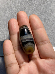 Vintage African Himalayan Tibetan Sulaimani Agate bead With Beautiful Stripes.