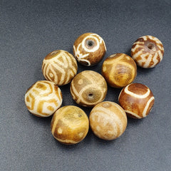 Vintage Pumtek Bead Lot 9 Beads 18-19mm Lot#47