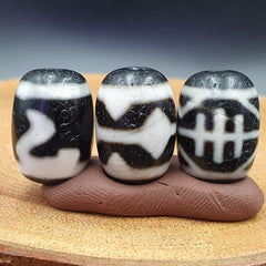 N#1012 Himalayan Indo Tibetan rare Patterns Dzi Amulet Bead Lot 3 Beads
