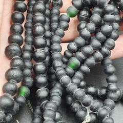 RARE and BEAUTIFUL OLD AFRICAN Black GLASS TRADE ANTIQUE BEADs Strand