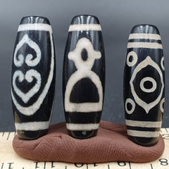 N#341 Himalayan Indo Tibetan rare Patterns Eyes Dzi Amulet Bead Lot 3 Beads