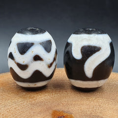 N#402 Himalayan Indo Tibetan rare Patterns Dzi Amulet Bead Lot 2 Beads 22x18mm
