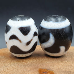 N#402 Himalayan Indo Tibetan rare Patterns Dzi Amulet Bead Lot 2 Beads 22x18mm