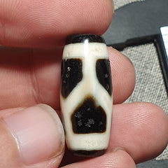 N#41 Himalayan Indo Tibetan Windows Patterns Dzi Amulet Bead