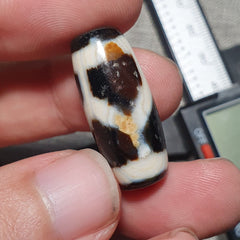N#41 Himalayan Indo Tibetan Windows Patterns Dzi Amulet Bead