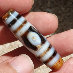 BD 11 HIMALAYAN Indo Tibetan Central Asian Rusted 3 eye Agate bead