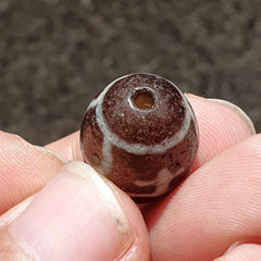 BD 25 HIMALAYAN Indo Tibetan Heart eyes pattern Agate bead