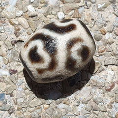BD 24 HIMALAYAN Indo Tibetan Heart eyes pattern Agate bead